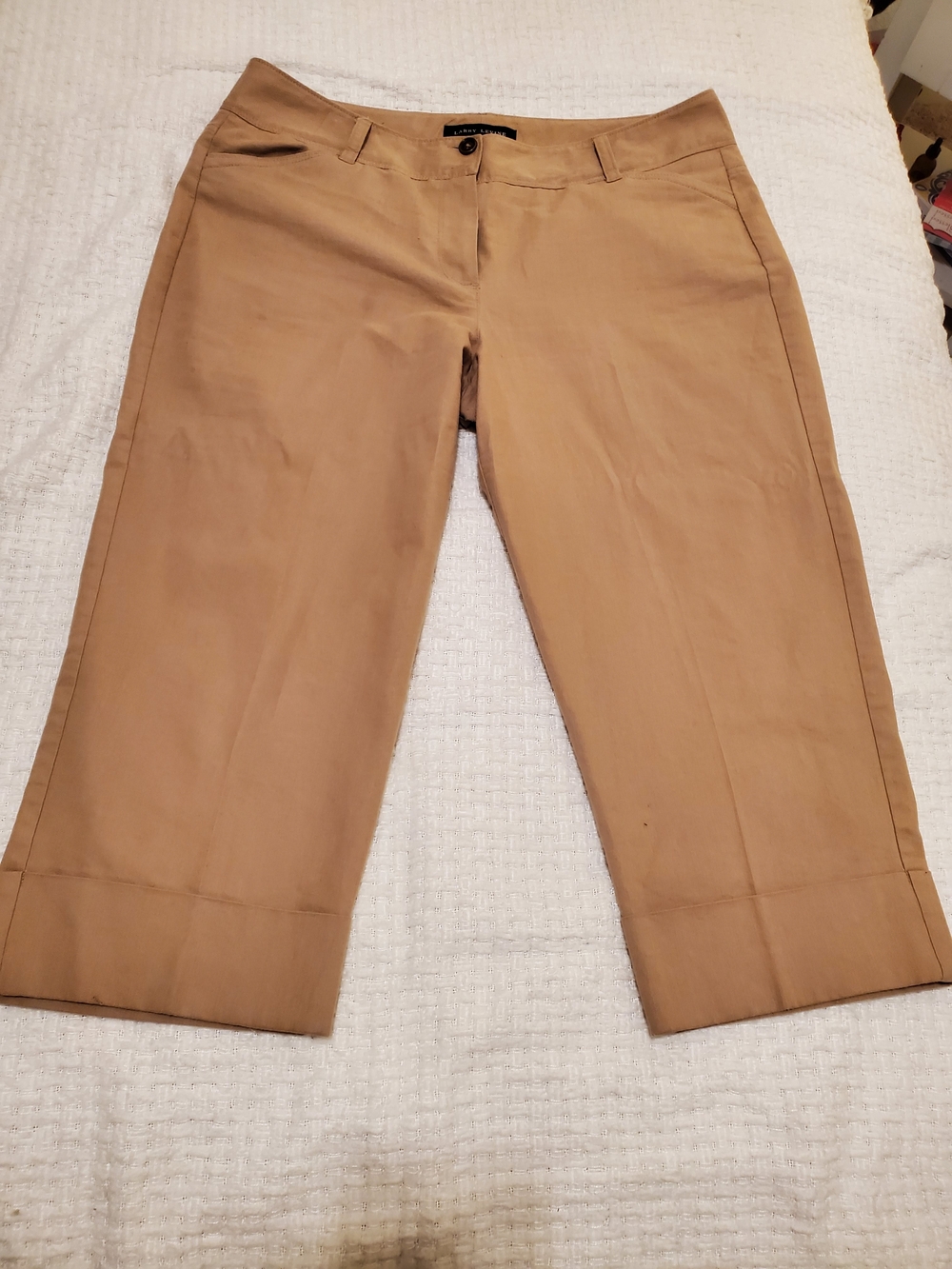 Larry Levine Cropped Capri Jeans in Tan